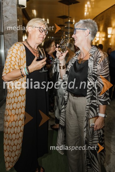  Neda R. Bric, umetniška svetovalka Go! 2025 in nekdanja direktorica SNG Nova Gorica;  Mirjam Drnovšček, direktorica, SNG Nova GoricaSlavnostno odprtje Amfiteatra SNG Nova Gorica