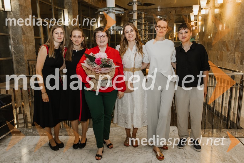  ... ;  ... ;  Anika Velišček, profesorica Šolskega centra Nova Gorica;  ... ;  ... ;  ... Slavnostno odprtje Amfiteatra SNG Nova Gorica