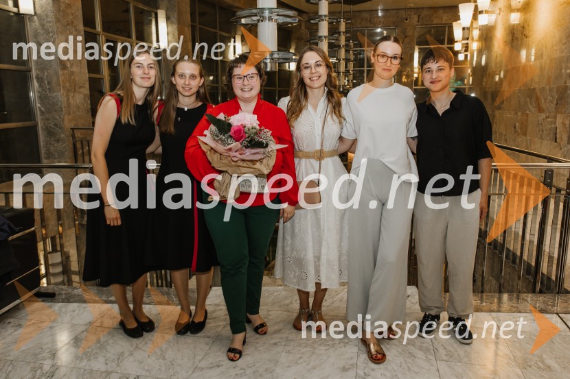  ... ;  ... ;  Anika Velišček, profesorica Šolskega centra Nova Gorica;  ... ;  ... ;  ... Slavnostno odprtje Amfiteatra SNG Nova Gorica