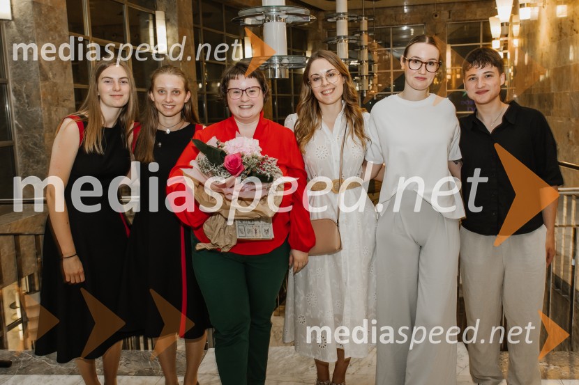  ... ;  ... ;  Anika Velišček, profesorica Šolskega centra Nova Gorica;  ... ;  ... ;  ... Slavnostno odprtje Amfiteatra SNG Nova Gorica