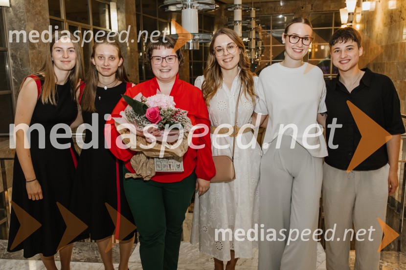  ... ;  ... ;  Anika Velišček, profesorica Šolskega centra Nova Gorica;  ... ;  ... ;  ... Slavnostno odprtje Amfiteatra SNG Nova Gorica