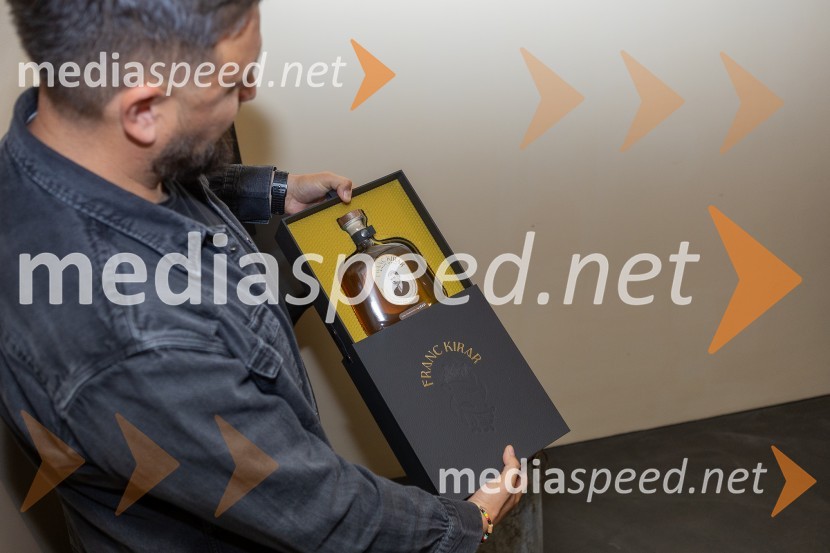  Goran Radinović, oblikovalec znamke in kreativni direktor agencije AritmijaPrvo medeno žganje na svetu iz pol stoletja starega medu predstavili v Mariboru