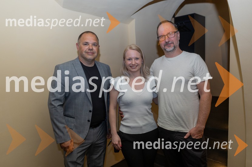  Jure Struc, direktor, Zavod za turizem Maribor;  Maja Miška Brložnik, Restavracija Miza za štiri;  Jure Brložnik, Restavracija Miza za štiriPrvo medeno žganje na svetu iz pol stoletja starega medu predstavili v Mariboru