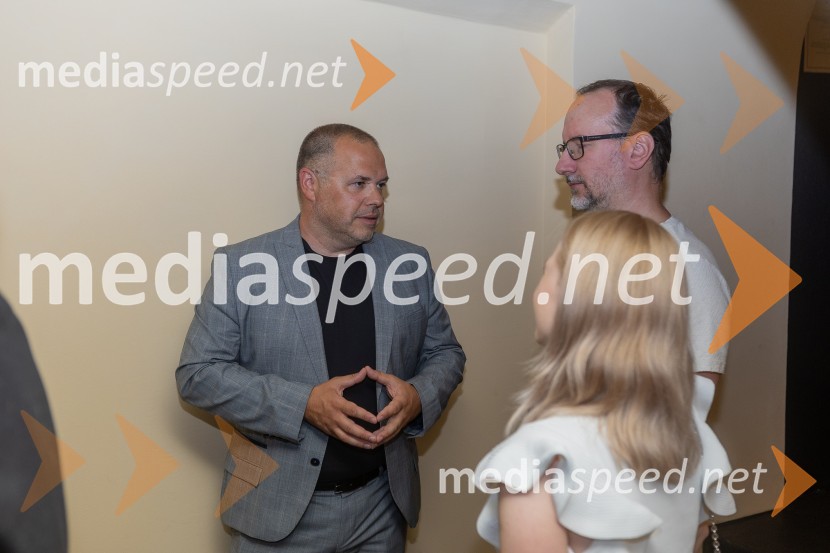  Jure Struc, direktor, Zavod za turizem Maribor;  ... ;  ... Prvo medeno žganje na svetu iz pol stoletja starega medu predstavili v Mariboru