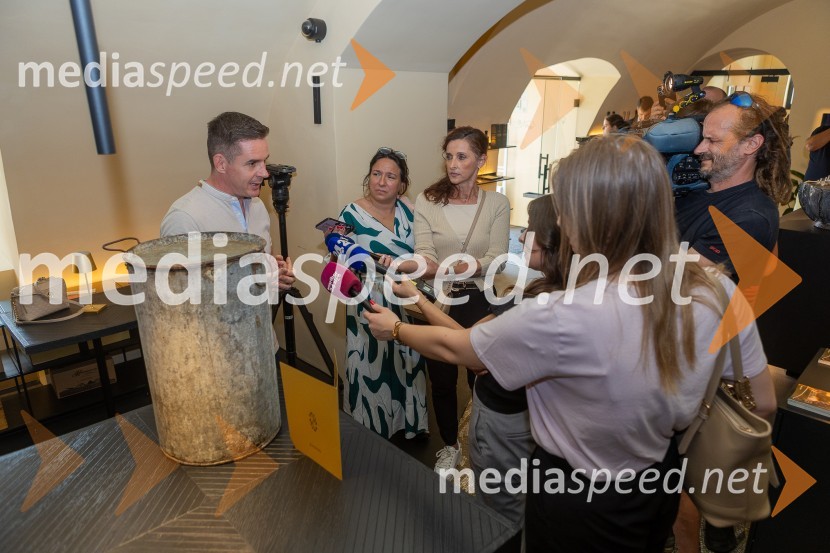  Bojan Lunežnik, avtor prrojekta Medeno žganje, mojster destilacijePrvo medeno žganje na svetu iz pol stoletja starega medu predstavili v Mariboru