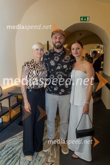  Lidija Lunežnik;  Filip Flisar, nekdanji smučar prostega sloga in lastnik blagovne znamke Pohorska šunka;  Sara Domajnko, deskarka na sneguPrvo medeno žganje na svetu iz pol stoletja starega medu predstavili v Mariboru