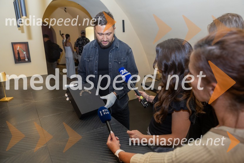  Goran Radinović, oblikovalec znamke in kreativni direktor agencije AritmijaPrvo medeno žganje na svetu iz pol stoletja starega medu predstavili v Mariboru