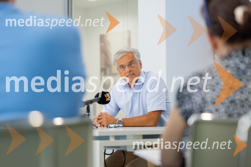  Črtomir Remec, direktor Stanovanjskega skladaNovinarska konferenca Stanovanjskega sklada RS: Stanje gradbenih projektov in odprava napak