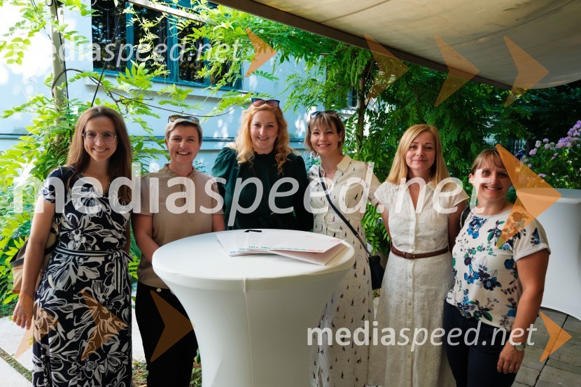  Jana Mahorčič, NUK;  Mojca Uršič;  Jerca Gabor;  Ana Lasič Simeunović;  Urša Kmetec;  Urška GodecPR lab, napredna šola za odnose z javnostmi, podelitev diplom 2025