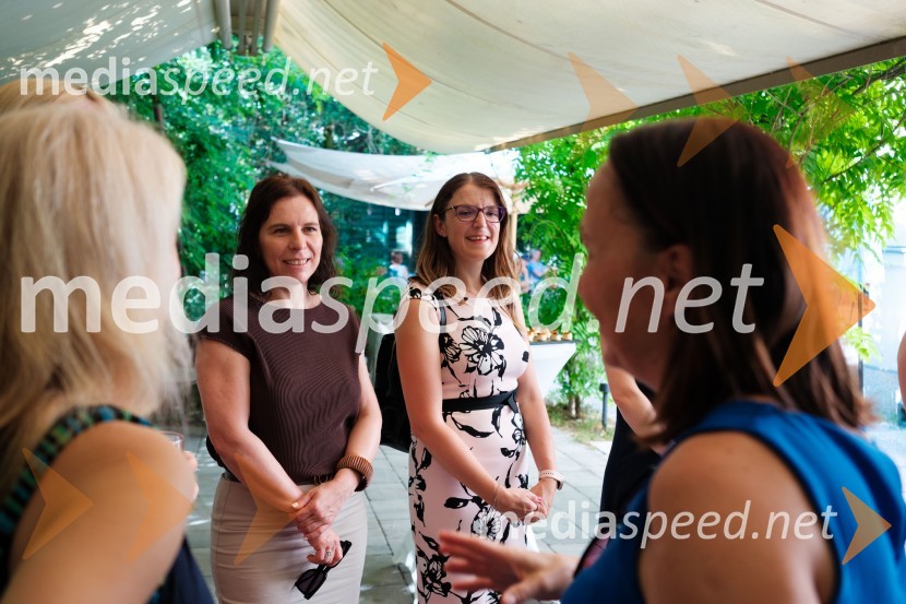  Mojca Trampuš,  vodja marketinga in komuniciranja v družbi KOTO;  Mojca BadovinacPR lab, napredna šola za odnose z javnostmi, podelitev diplom 2025