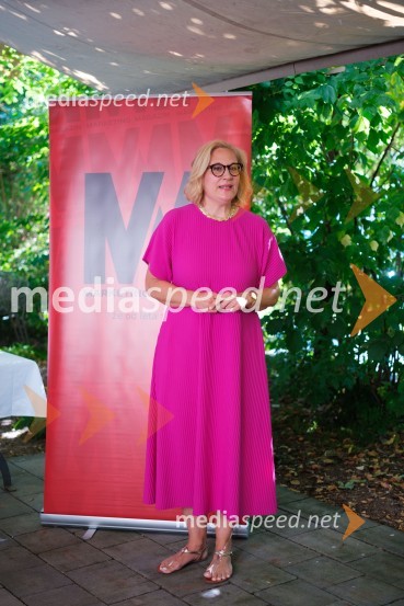  Katja Krasko Štebljaj, samostojna svetovalka za strateško interno komuniciranjePR lab, napredna šola za odnose z javnostmi, podelitev diplom 2025