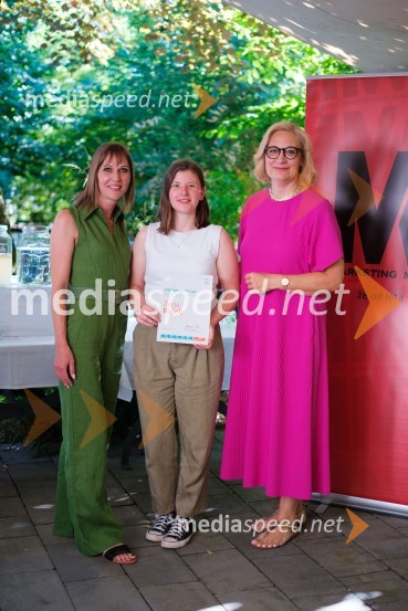  Mateja Repovž, namestnica direktorice na Marketing magazinu in direktorica DIGGIT;  Zarja Bašelj;  Katja Krasko Štebljaj, samostojna svetovalka za strateško interno komuniciranjePR lab, napredna šola za odnose z javnostmi, podelitev diplom 2025