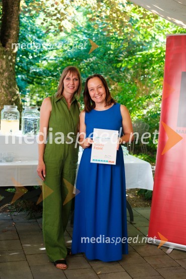  Mateja Repovž, namestnica direktorice na Marketing magazinu in direktorica DIGGIT;  Sanela  Fejzić, revija In Store PR lab, napredna šola za odnose z javnostmi, podelitev diplom 2025