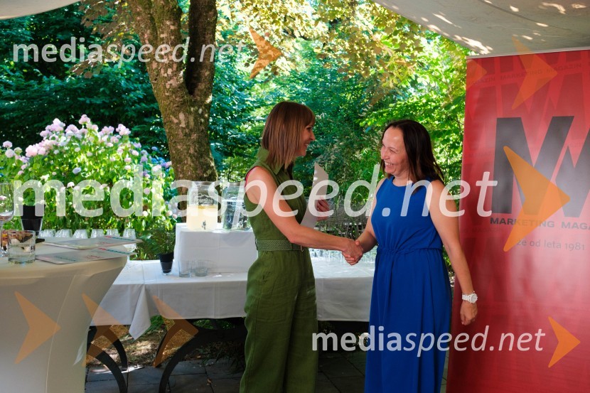  Mateja Repovž, namestnica direktorice na Marketing magazinu in direktorica DIGGIT;  Sanela  Fejzić, revija In Store PR lab, napredna šola za odnose z javnostmi, podelitev diplom 2025