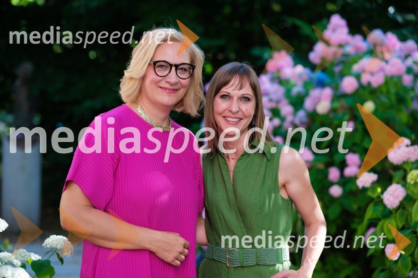  Simona  Belle, služba za stike z javnostmi MGL;  Mateja Repovž, namestnica direktorice na Marketing magazinu in direktorica DIGGITPR lab, napredna šola za odnose z javnostmi, podelitev diplom 2025