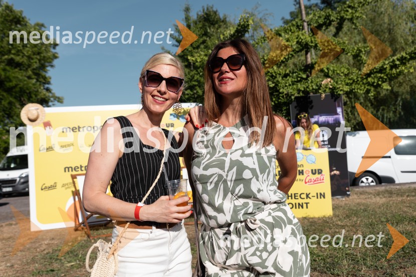  Suzana Kozel, Planet TV;  Jasna Kuljaj, TV voditeljicaMetropolitan Happy Hour odprl poletno sezono na Špici