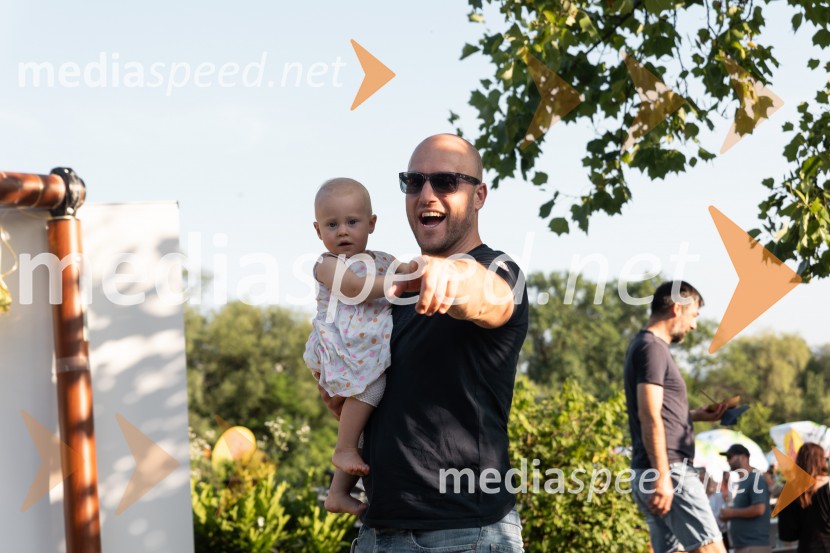  ... ;  Klemen Bunderla, radijski voditelj, radio AktualMetropolitan Happy Hour odprl poletno sezono na Špici