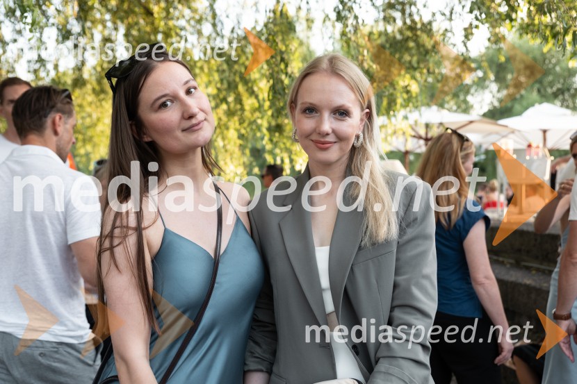  ... ;  Ajda Gregorc,  izvršna urednica Elle Slovenija in vodja dogodkov na Adria Media LjubljanaMetropolitan Happy Hour odprl poletno sezono na Špici