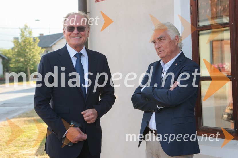  Janez  Škrabec, direktor Riko d.o.o.;  ... Dr. Robert Golob gost na Škrabčevi domačiji