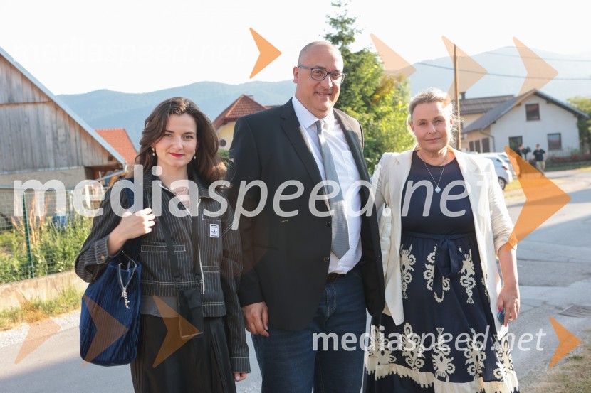  ... ;  ... ;  Petra Aršič,  svetovalka predsednika republike za organiziranje dogodkovDr. Robert Golob gost na Škrabčevi domačiji