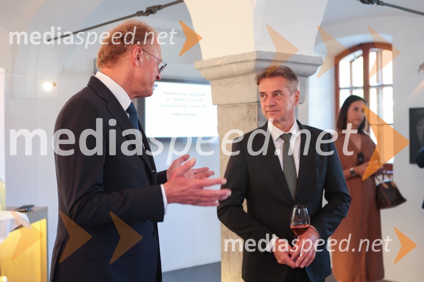  Janez  Škrabec, direktor Riko d.o.o.; dr. Robert Golob, predsednik vlade RSDr. Robert Golob gost na Škrabčevi domačiji