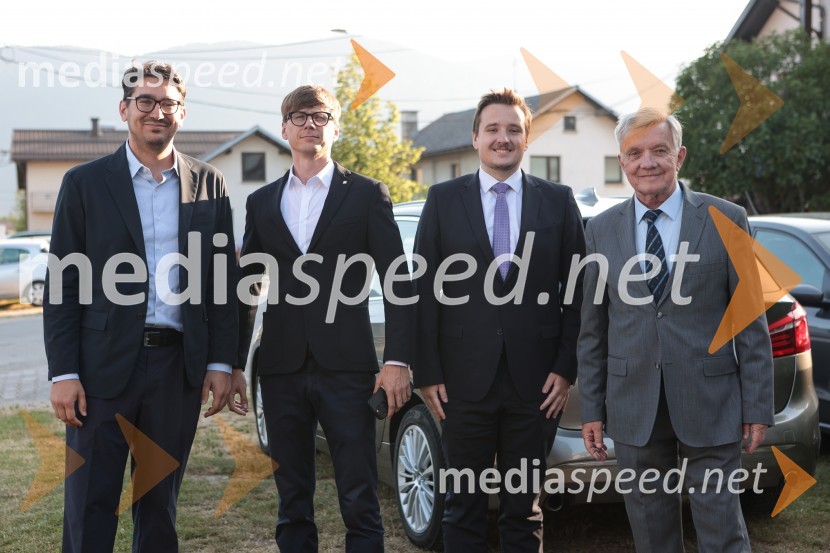 Matej Grah, generalni sekretar Gibanje Svoboda;  Mitja Podgajski, direktor TV Idea - Kanal 10;  Lenart Žavbi, Poslanec Državnega zbora Republike Slovenije;  Marjan Dora, novinar, urednikDr. Robert Golob gost na Škrabčevi domačiji