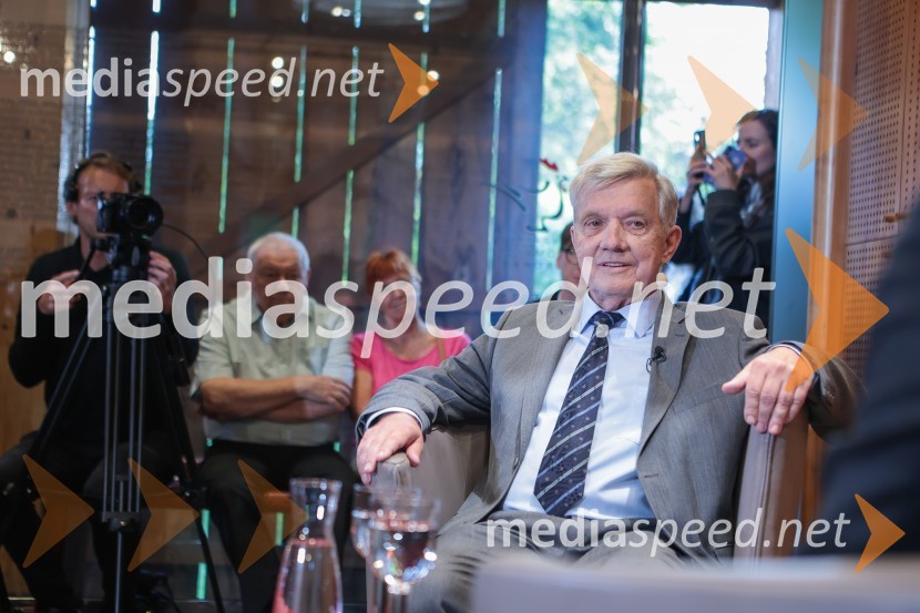  Marjan Dora, novinar, urednikDr. Robert Golob gost na Škrabčevi domačiji