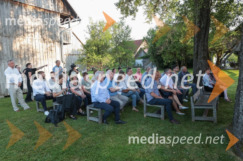 Dr. Robert Golob gost na Škrabčevi domačiji