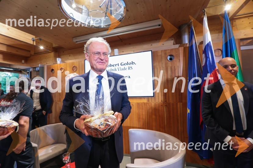  Janez  Škrabec, direktor Riko d.o.o.Dr. Robert Golob gost na Škrabčevi domačiji