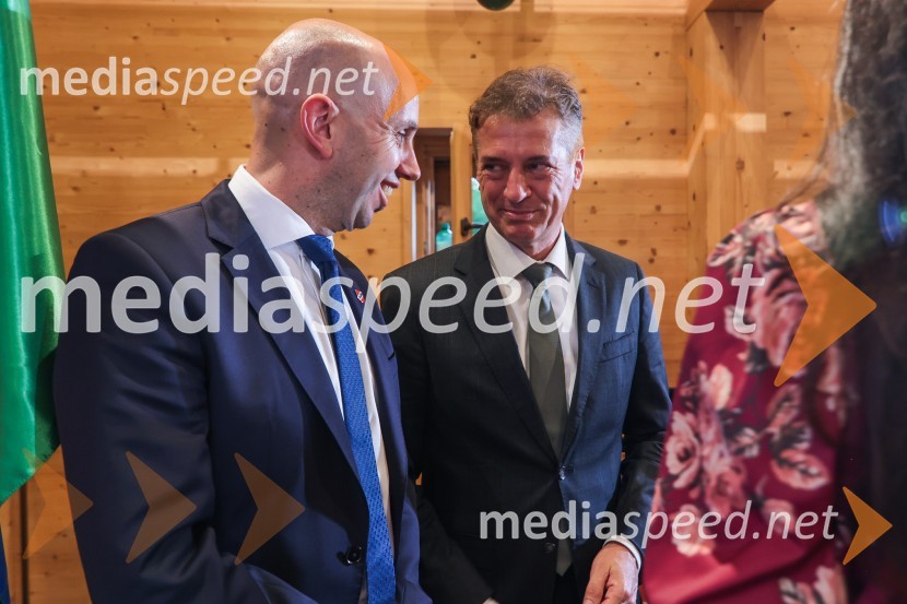  Samo Pogorelc, župan občine Ribnica; dr. Robert Golob, predsednik vlade RSDr. Robert Golob gost na Škrabčevi domačiji