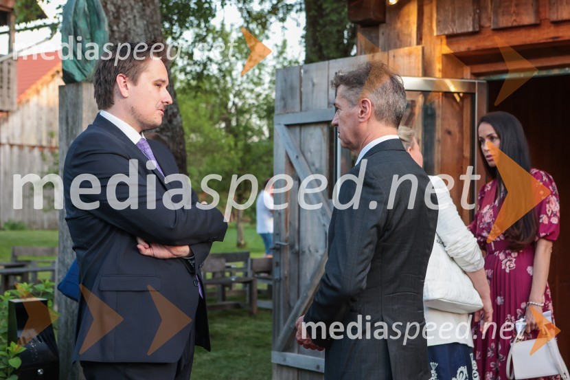  Lenart Žavbi, Poslanec Državnega zbora Republike Slovenije; dr. Robert Golob, predsednik vlade RSDr. Robert Golob gost na Škrabčevi domačiji