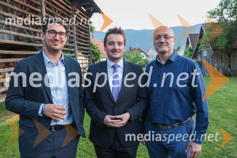  ... ;  Lenart Žavbi, Poslanec Državnega zbora Republike Slovenije;  Borut Grmšek, član, Lions klub Ljubljana IliriaDr. Robert Golob gost na Škrabčevi domačiji
