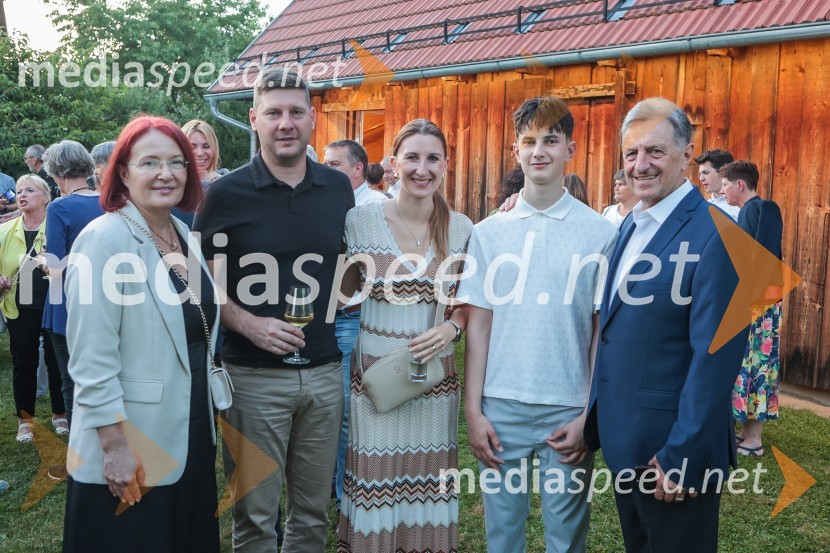  ... ;  ... ;  ... ;  ... ;  Anton Krkovič, slovenski častnik in veteran vojne za SlovenijoDr. Robert Golob gost na Škrabčevi domačiji