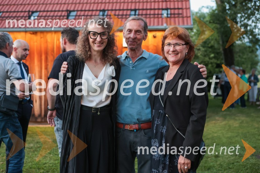  Polona Lovšin, vodja komunikacij, Riko d.o.o.;  ... ;  ... Dr. Robert Golob gost na Škrabčevi domačiji