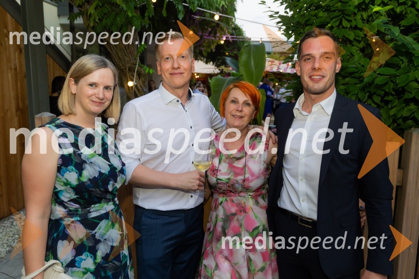  Metka Sulič, vodja odnosov z javnostjo, SNG Nova Gorica;  ... ;  ... ;  ... Praznovanje rojstnega dneva kralja Karla III.