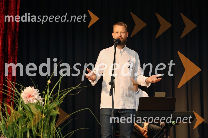  Bine Volčič, kuharski mojsterFuzija okusov Dupleka z Binetom Volčičem