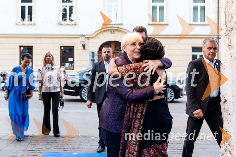 dr. Nataša Pirc Musar, predsednica Republike Slovenije;  Vesna Nisha Dolinar, predsednica SILA 2012-2013 in lastnica restavracije Namaste25. Kresna noč Lions Kluba Ljubljana Iliria