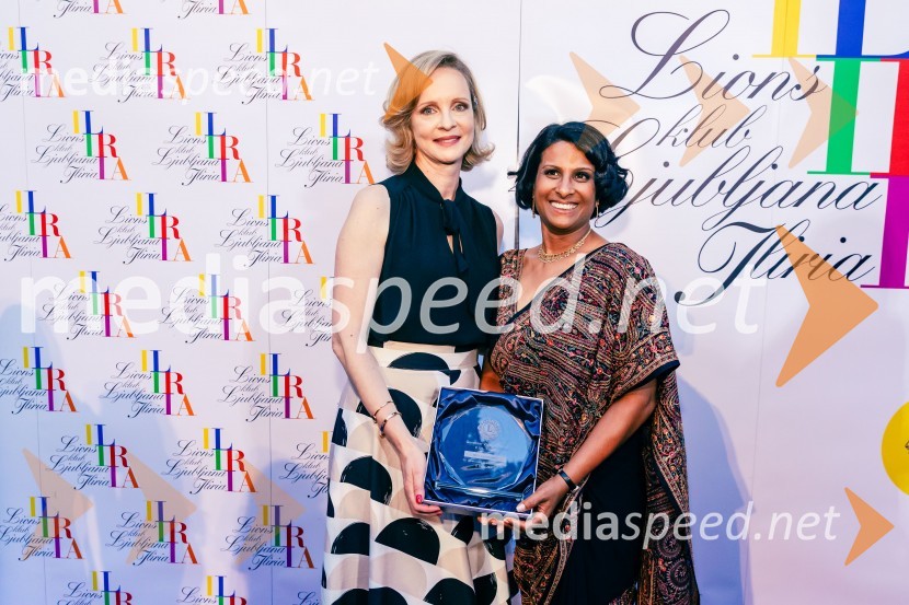  ... ;  Vesna Nisha Dolinar, predsednica SILA 2012-2013 in lastnica restavracije Namaste25. Kresna noč Lions Kluba Ljubljana Iliria