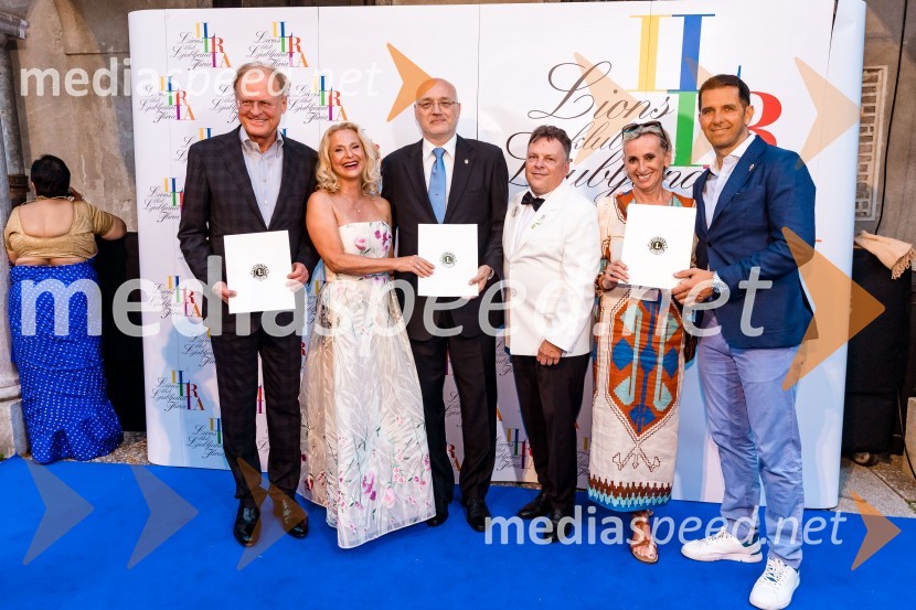  Janez  Škrabec, direktor Riko d.o.o.;  Diana Dimnik, predsednica Lions klub Ljubljana Iliria;  ... ;  Vladimir Bahč, Lions klub Ilirija;  Mojca Jauh, Lions klub Ilirija;  Marko  Mlakar, direktor in partner, Amrop Adria25. Kresna noč Lions Kluba Ljubljana Iliria