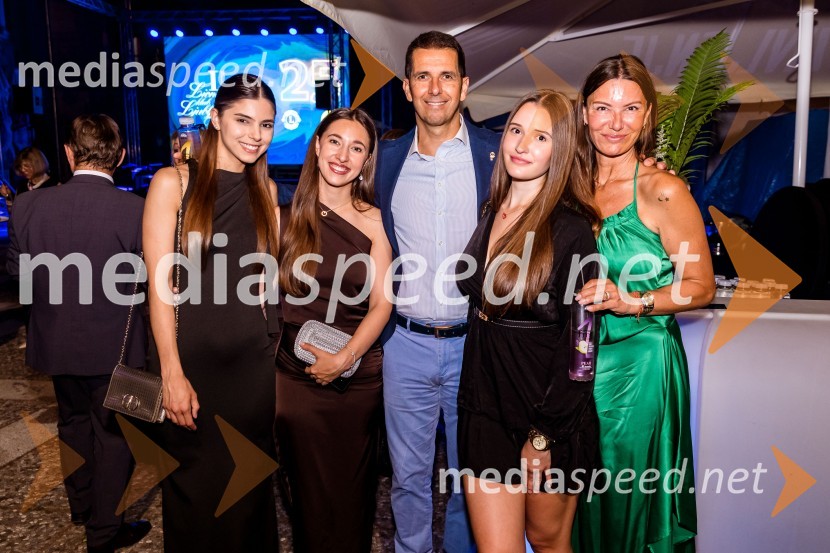  Maruša Mlakar;  ... ;  Marko  Mlakar, direktor in partner, Amrop Adria;  ... ;  Andreja Merhar, Manikira Urban spa25. Kresna noč Lions Kluba Ljubljana Iliria