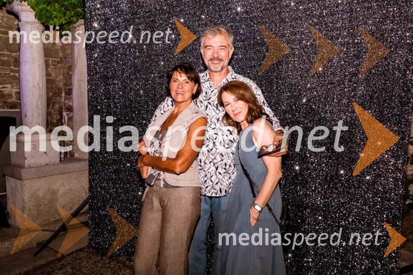  Branka Kraner, pevka;  Andrej  Stražišar, scenograf, Teater d.o.o.;  Romana Möderndorfer, Teater25. Kresna noč Lions Kluba Ljubljana Iliria