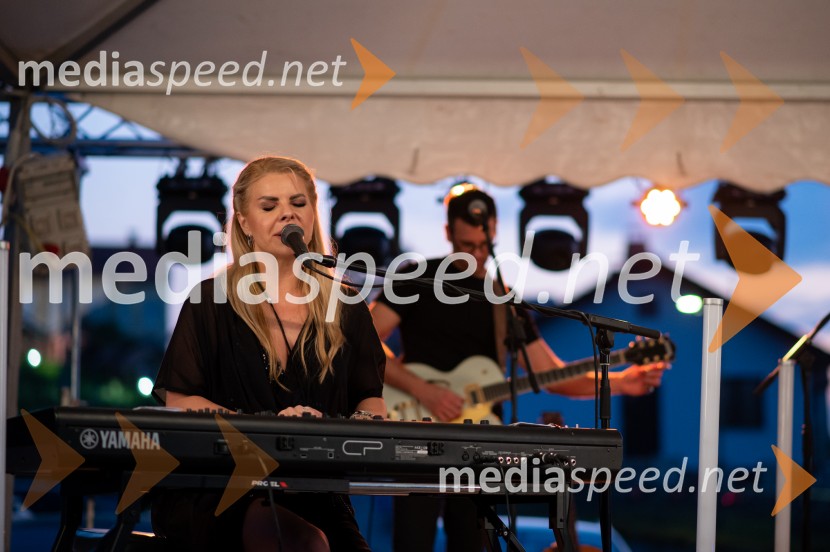  Neža Buh-Neisha, glasbenicaFuzija okusov Dupleka z Binetom Volčičem