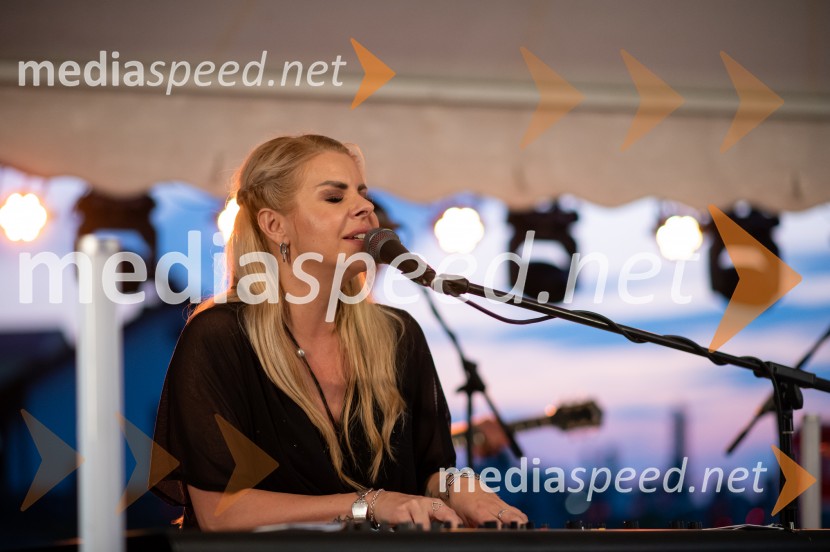  Neža Buh-Neisha, glasbenicaFuzija okusov Dupleka z Binetom Volčičem