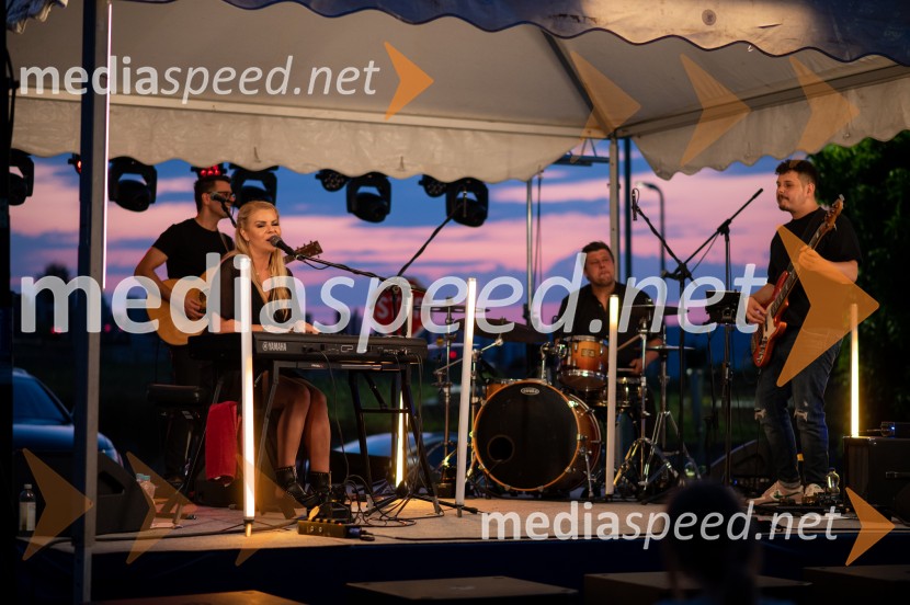  Neža Buh-Neisha, glasbenicaFuzija okusov Dupleka z Binetom Volčičem