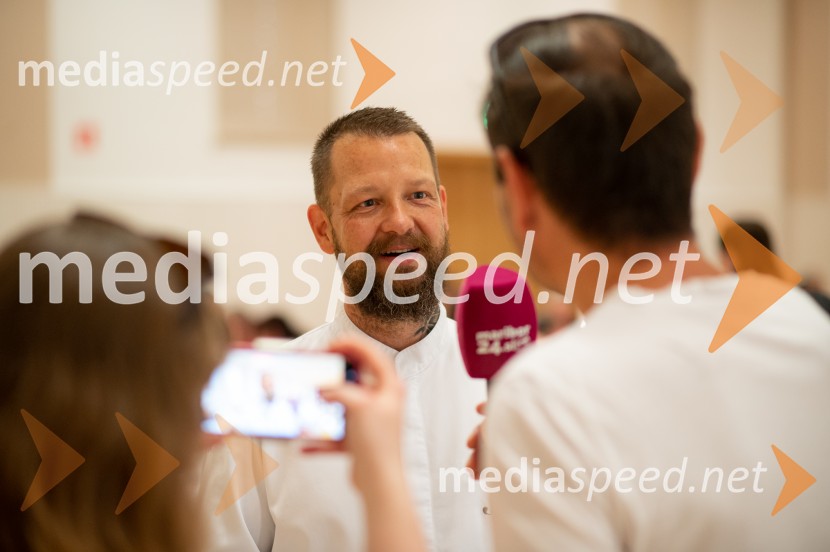  Bine Volčič, kuharski mojsterFuzija okusov Dupleka z Binetom Volčičem