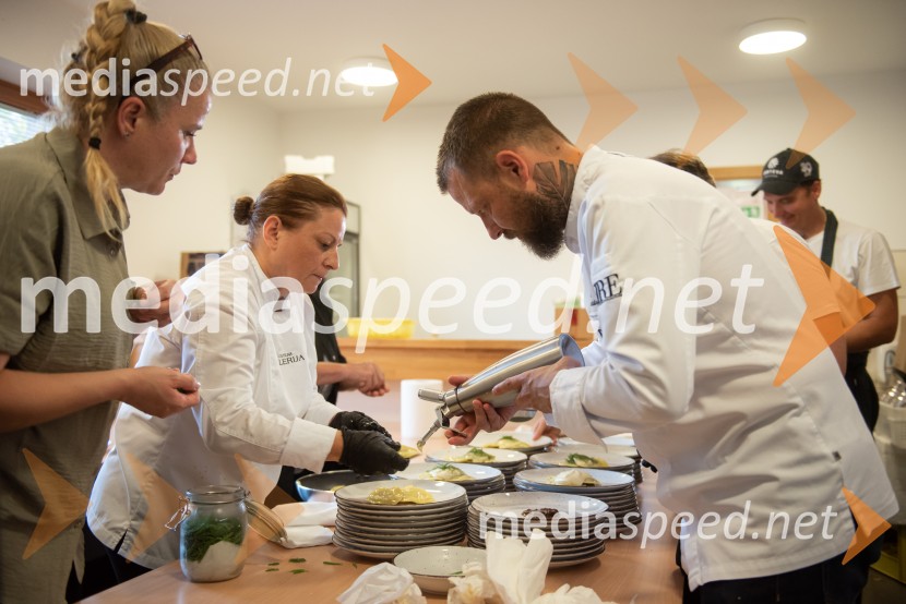  ... ;  Bine Volčič, kuharski mojsterFuzija okusov Dupleka z Binetom Volčičem