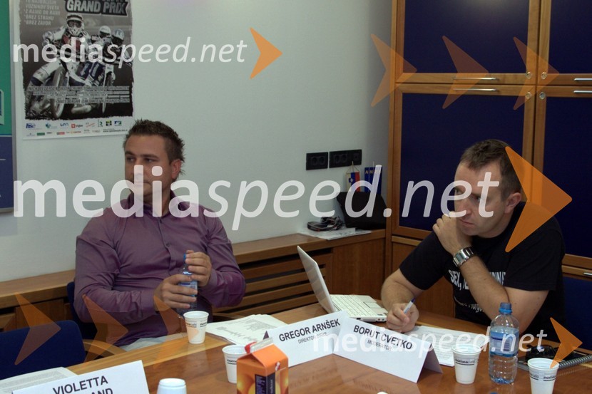 Gregor Arnšek, direktor dirke in Borut Cvetko, moderator novinarske konferenceSpeedway Grand Prix v Krškem, novinarska konferenca pred dirko