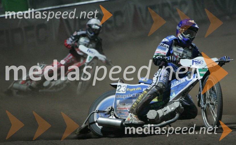 Matej Žagar (Slovenija) in Mark Loram (Velika Britanija)SPEEDWAY, VN Slovenije 2004