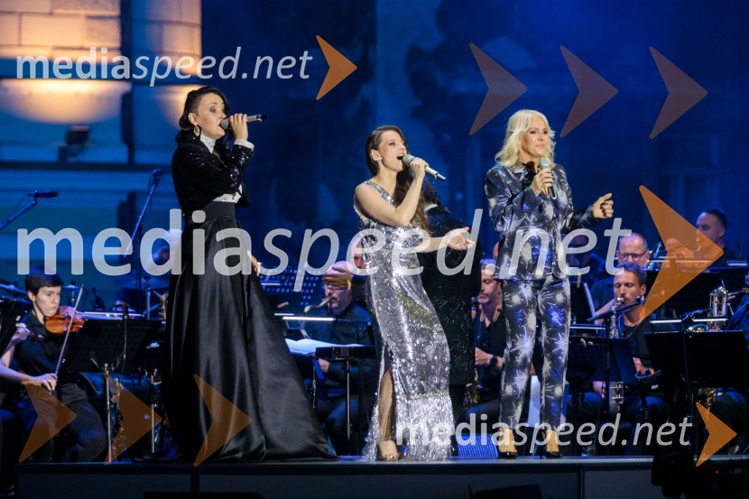  Tinkara Kovač, glasbenica;  Karin Zemljič, pevka, Okustični;  Alenka Godec, pevka73. Ljubljana Festival, Poletna noč 2025, otvoritev