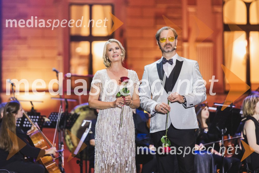  Bernarda Žarn, voditeljica;  Jurij  Zrnec, igralec73. Ljubljana Festival, Poletna noč 2025, otvoritev